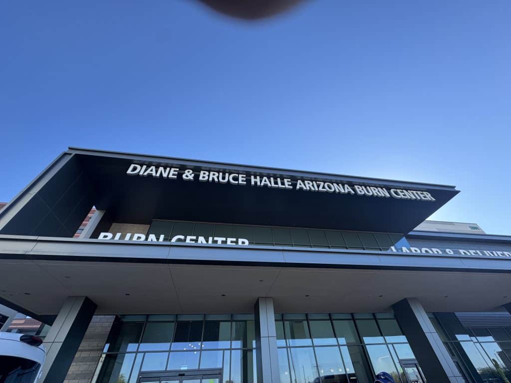 El centro de atención por quemaduras de Valleywise Health está en el centro de Phoenix.