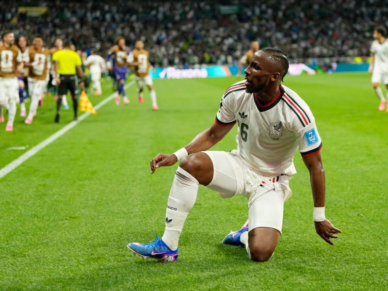 Si el delantero oriundo de Magüí Payán, al sur de Colombia, logra festejar una vez más, se convertirá en el segundo máximo anotador de México en una sola Copa del Mundo.